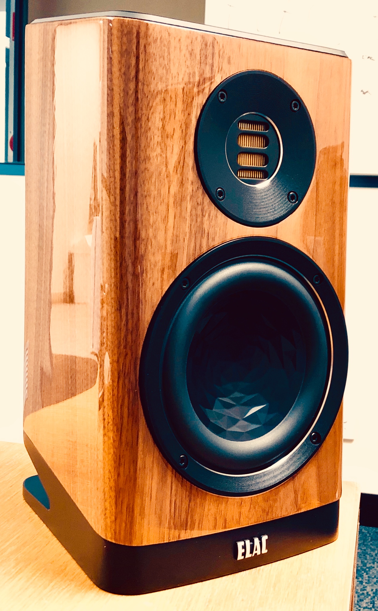 Elac Vela BS 403 speakers